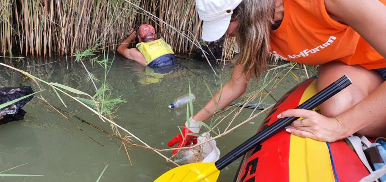 AfriForum-takke landwyd besig met #VegEnBou-veldtog