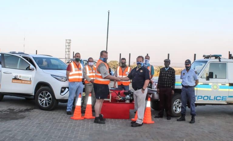 AfriForum-buurtwag in Hartbeesfontein ontvang vuurbestryder van Supa Ginja