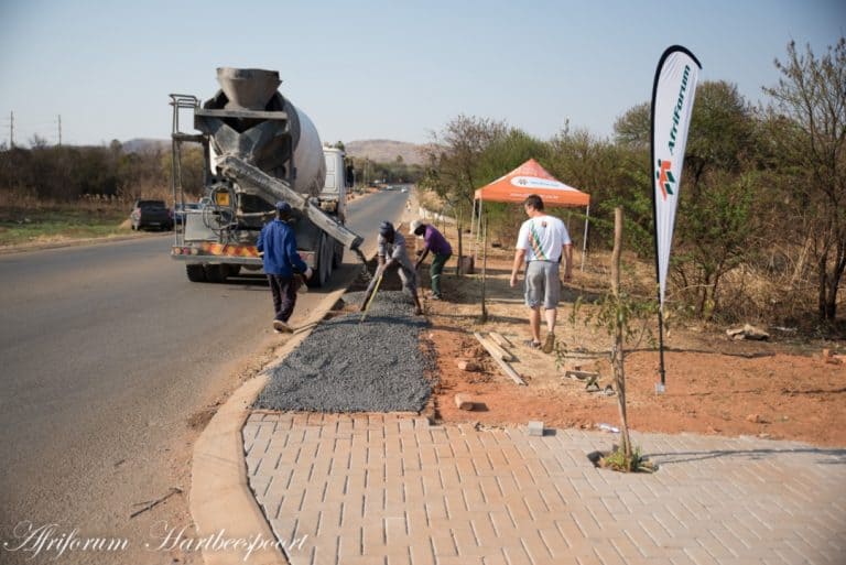 AfriForum se Hartbeespoort-tak bou nuwe sypaadjie