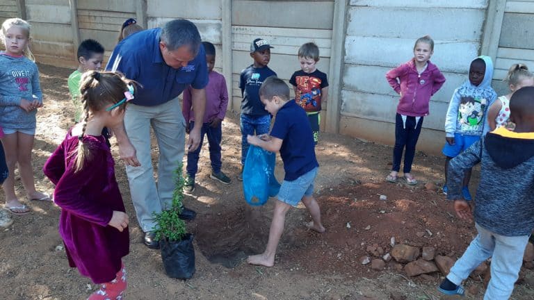 AfriForum plant bome by Laerskool Lydenburg