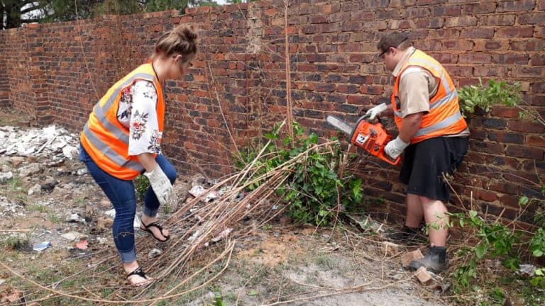 #OnsDorp-veldtog: Bronkhorstspruit-tak maak park skoon vir veiligheid