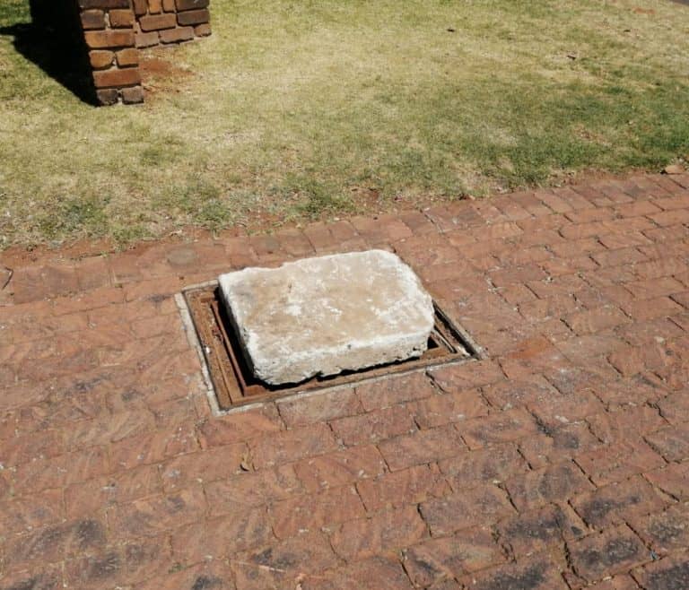 AfriForum se Kempton Park-tak vervang mangatdeksel