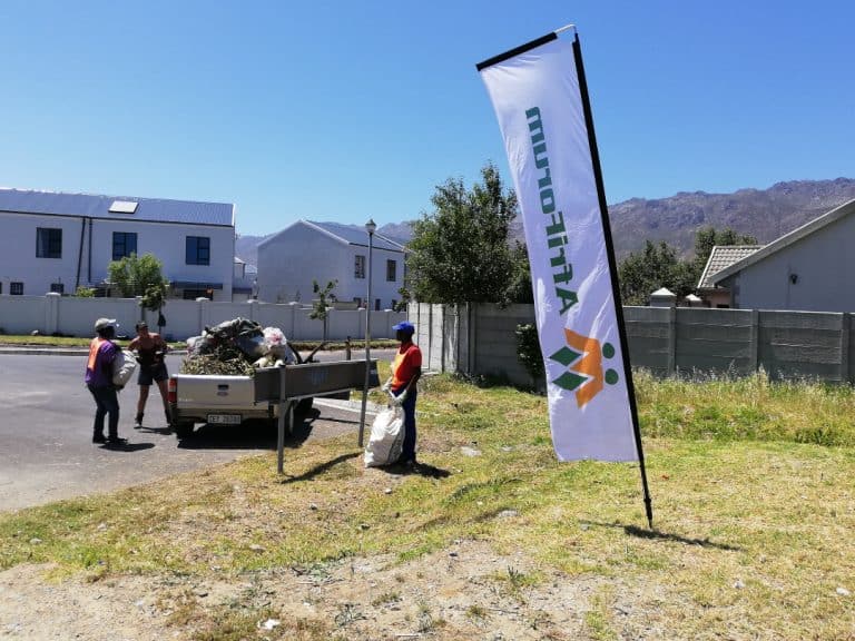 #YourTown campaign: AfriForum’s Helderbergkom branch helps to clean up Gordon’s Bay