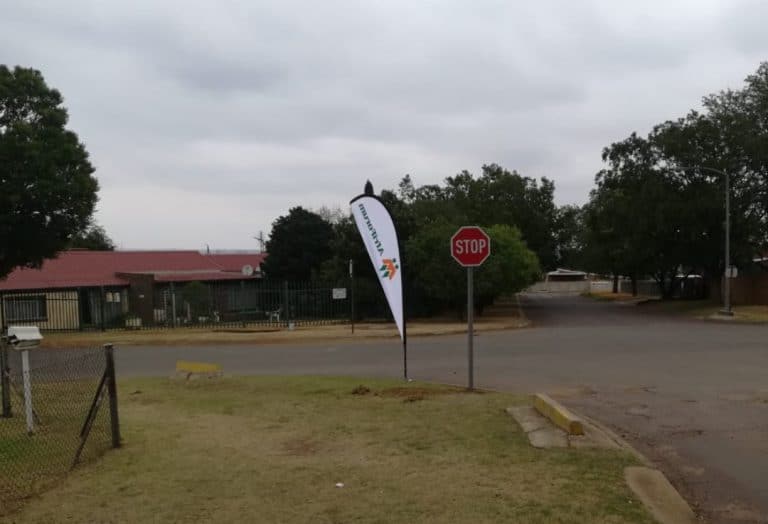 #OnsDorp-veldtog: AfriForum se Witbank-tak rig verkeerstekens op