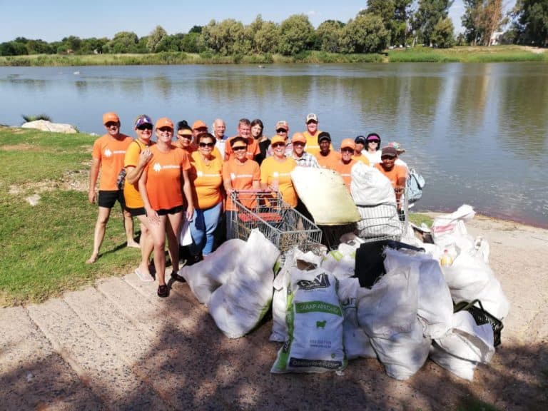 #VegEnBou-veldtog: Upington-tak maak dorp skoon