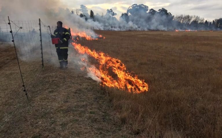 AFRIFORUM SE DULLSTROOM-BUURTWAG HELP MET VOORBRANDE