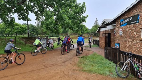 AFRIFORUM JEUG-TAK IN PIET RETIEF BIED BERGFIETSDAG AAN