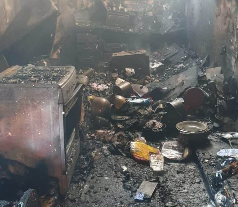 AFRIFORUM SE KURUMAN-TAK EN -BUURTWAG HELP OM BRAND BY HUIS TE BLUS