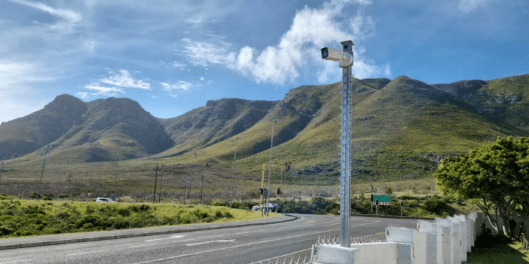 Overstrand-tak installeer twee nuwe kameras