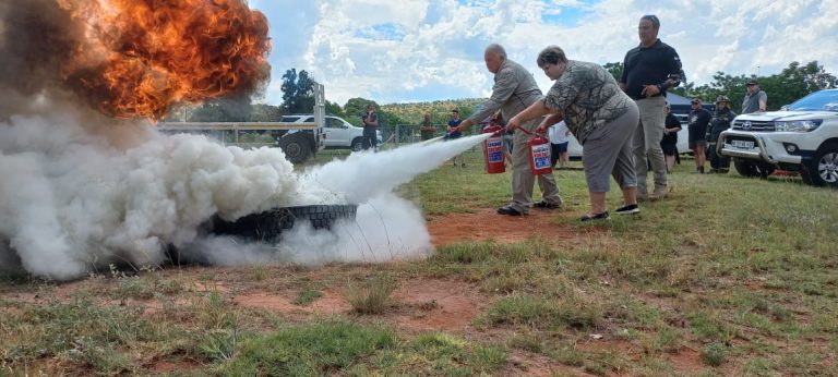 AfriForum se Marico-buurtwagte ontvang brandbestrydingsopleiding