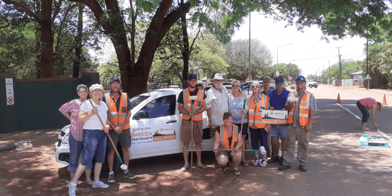 #OnsDorp-projek: Naboomspruit-tak verf voetoorgange by laerskool