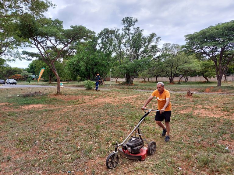 AfriForum se Rustenburg-tak maak dorp skoon