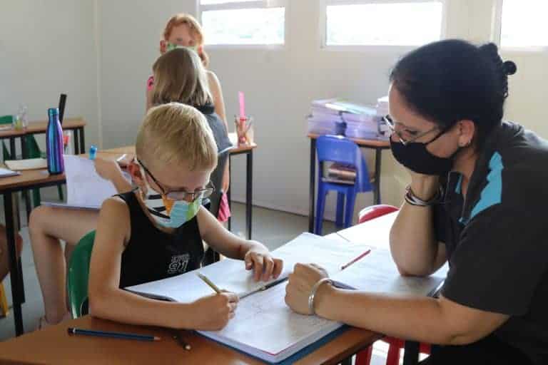 Agt dinamiese vroue pak staptog vir kinders uit informele nedersettings aan