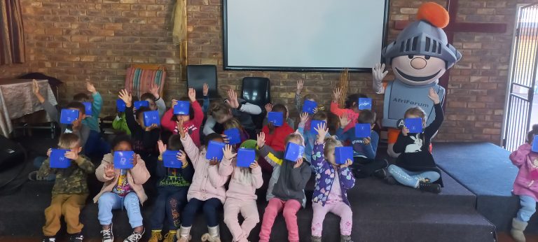 AfriForum-teenboelieveldtogspan besoek kleuterskole saam met Solidariteit Helpende Hand