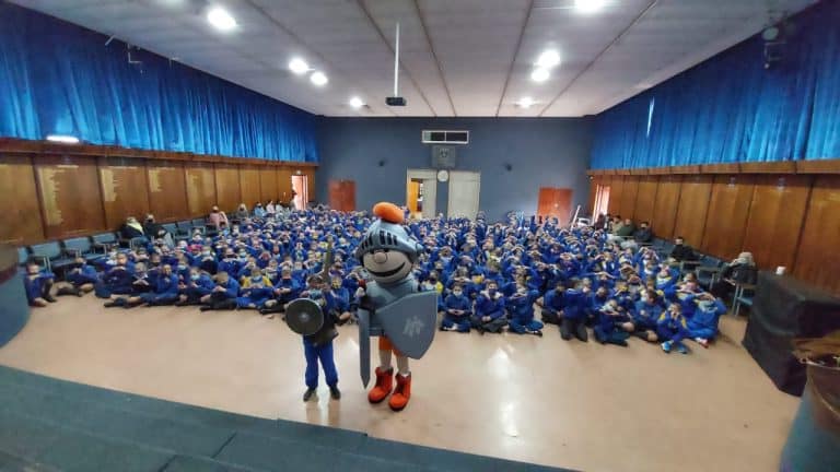 AfriForum se teenboelieveldtogspan in samewerking met Solidariteit Helpende Hand  besoek Laerskool Elarduspark