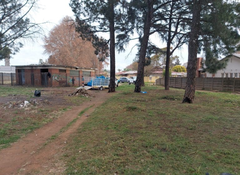 AfriForum se Vanderbijlpark-tak maak substasie skoon