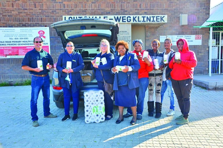 Upington-tak verleen hulp aan plaaslike klinieke