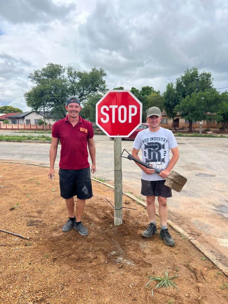 AfriForum-buurtwag in Klerksdorp vervang onveilige stoptekens