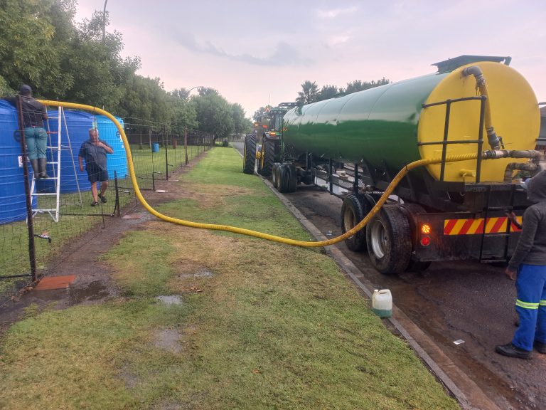 Bethal-gemeenskap staan saam te midde van waterkrisis