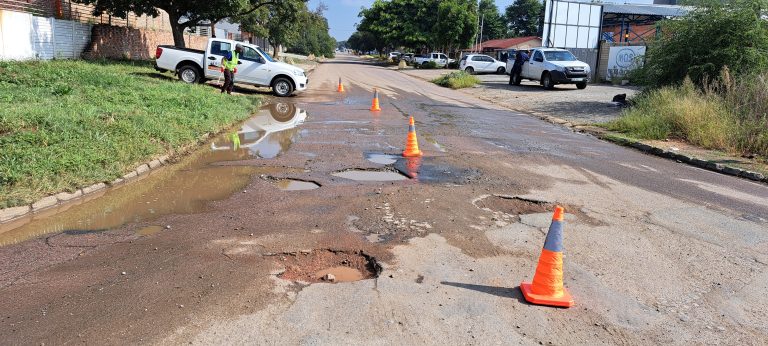 Rustenburg-tak vul slaggate op