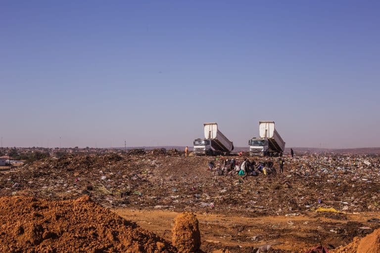 Meerderheid vullisterreine in SA voldoen nie aan minimum standaarde