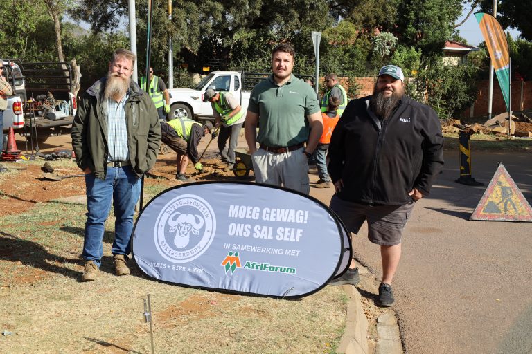 AfriForum en Buffelsfontein sorg vir opknapping aan Menlopark-paaie