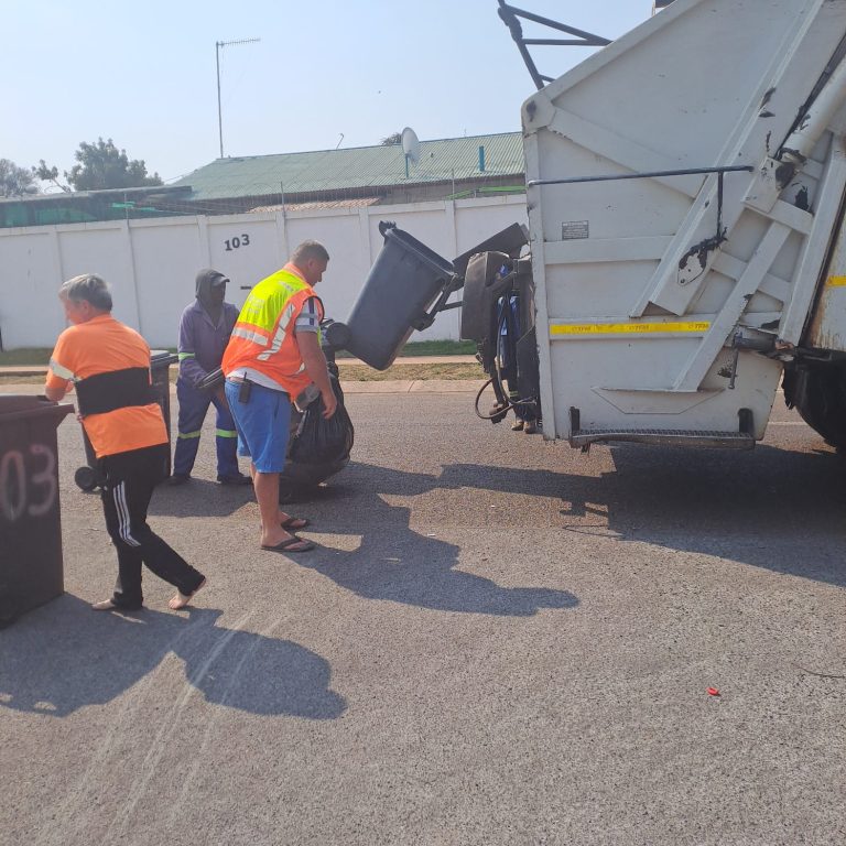 Tshwane strike: AfriForum demands that SAPS ensure the safety of refuse removal workers