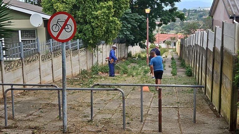 Uitenhage-tak gryp in om verval te stuit