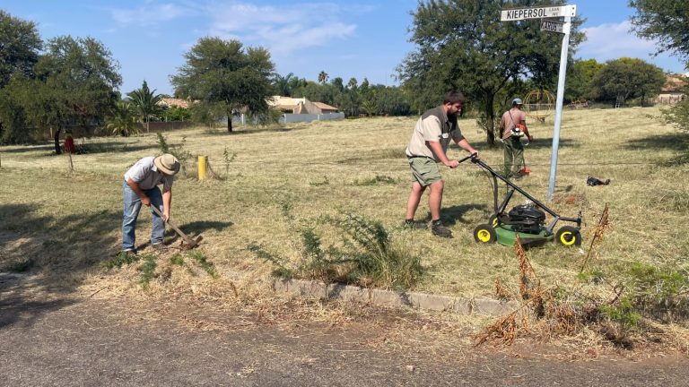 Selfs skoolkinders help Klerksdorp-tak om park te tem