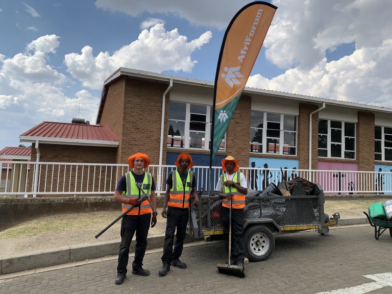 Bethlehem-tak knap Hoërskool Witteberg se netbalbaan op