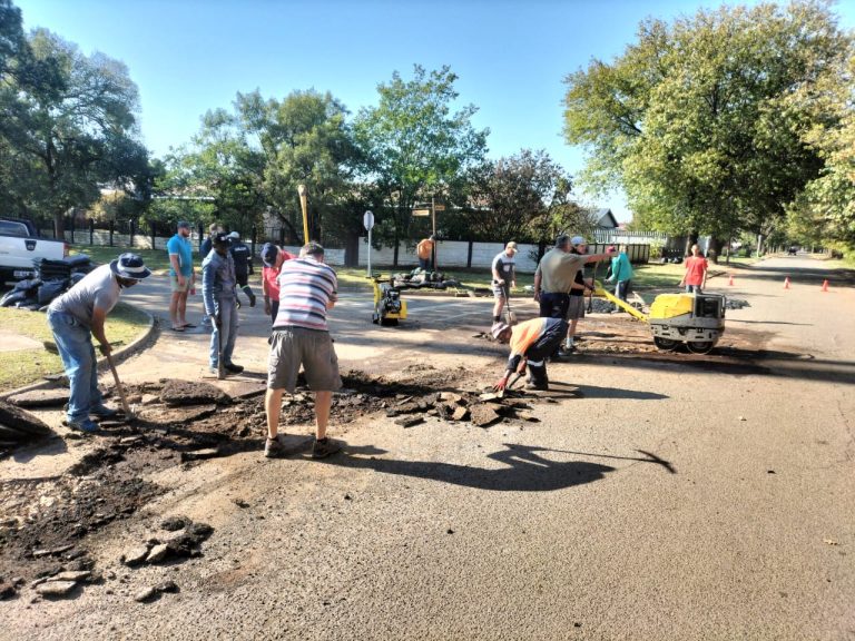 32 ton teer sorg vir minder slaggate in Vanderbijlpark