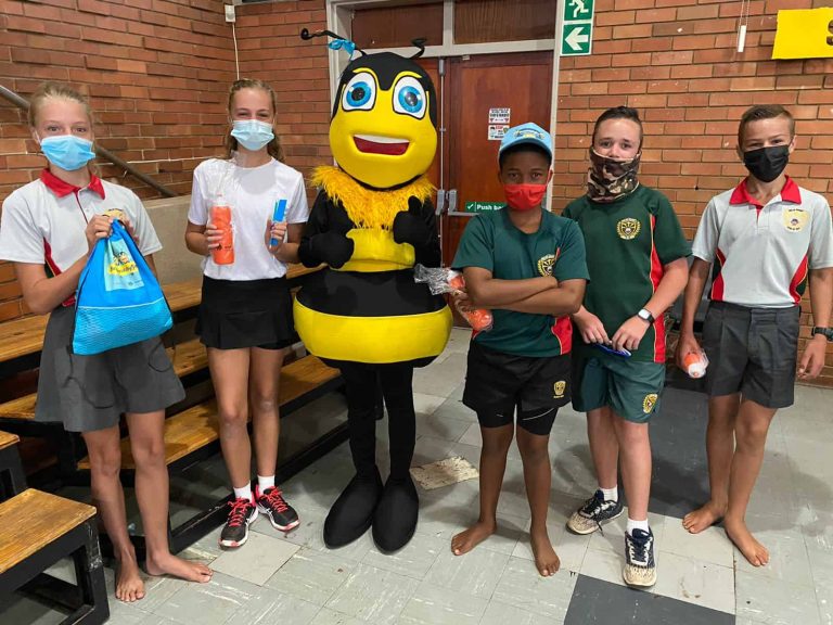 AfriForum en Raising Brightness besoek laerskole op Besigheidsbytjies-bemarkingstoer