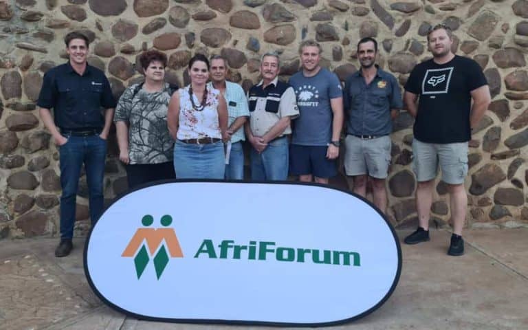 AFRIFORUM SE RUSTENBURG-TAK STIG PLAASWAG IN BUFFELSHOEK