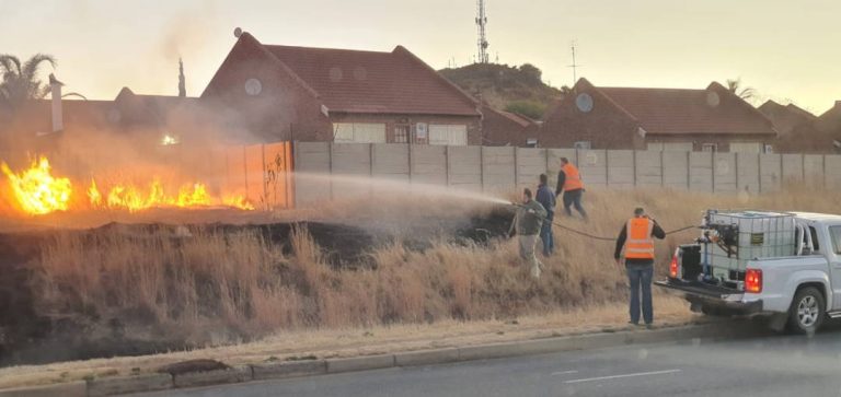 AfriForum se Langenhovenpark-buurtwag blus brand