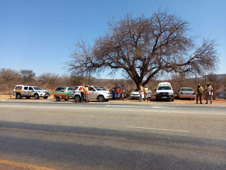 AfriForum se Naboomspruit-tak hou padblokkade saam met SAPD