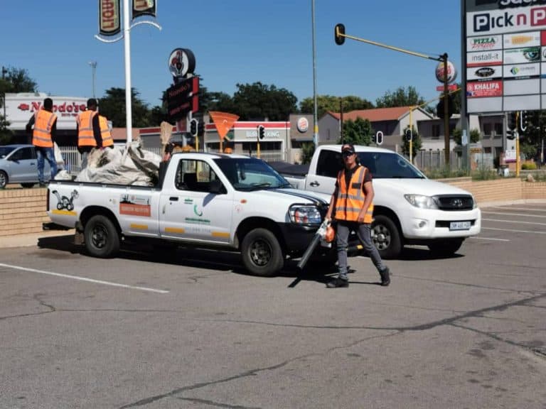 #OnsDorp-veldtog: AfriForum se Germiston-tak begin massa-skoonmaakprojek