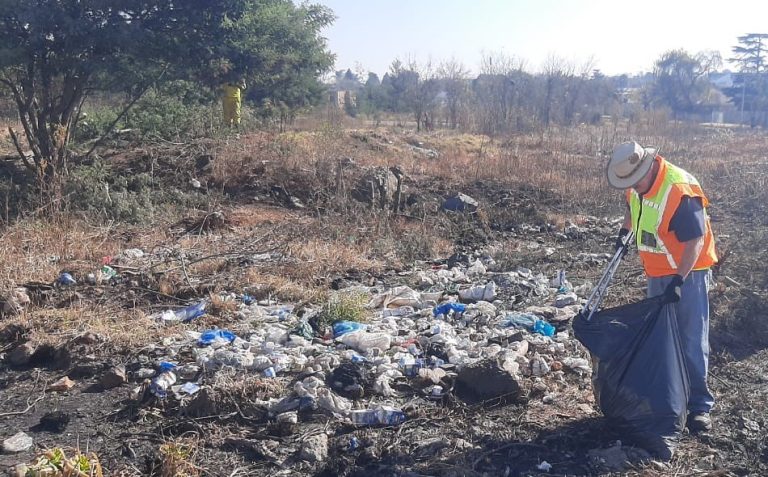 Oos-Randse takke ruim veld in Germiston op om grondgrype af te weer