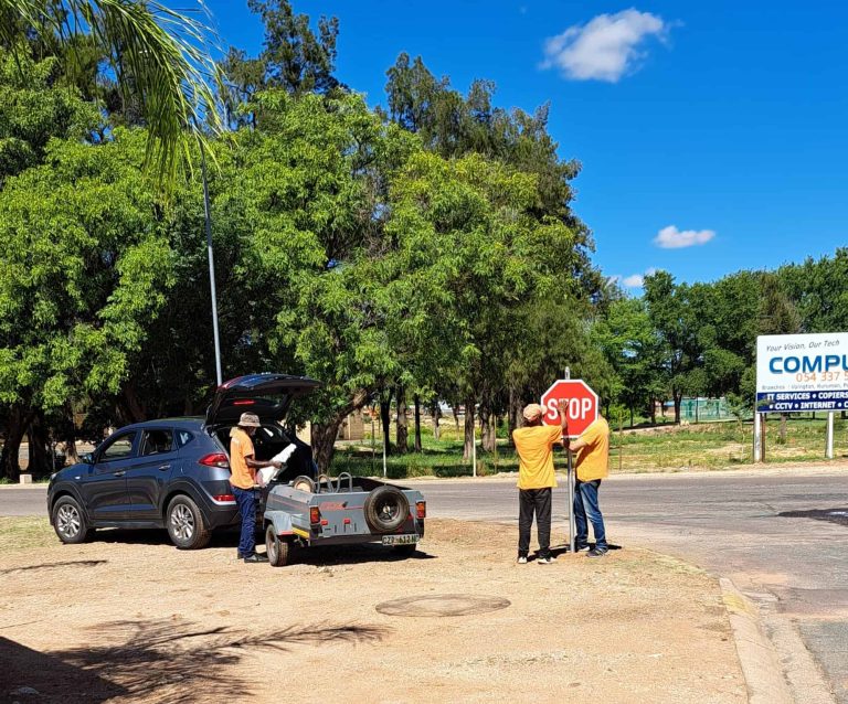 Upington-tak vervang stoptekens