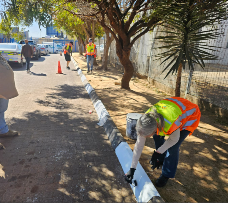 Benoni-tak verf parkeerarea, herstel voertuie by Daveyton SAPD