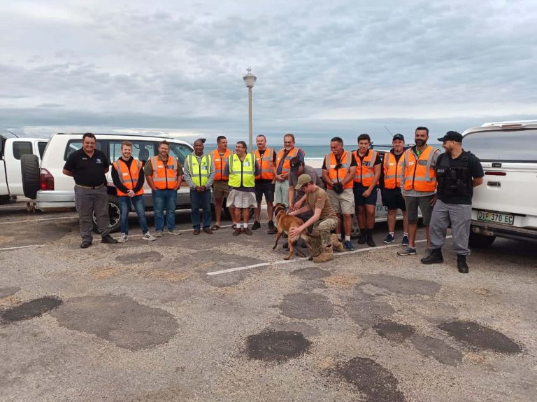 Jeffreysbaai-buurtwag hou gesamentlike patrollie