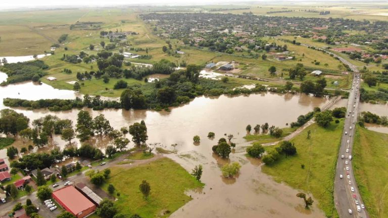 Standerton-buurtwag red vasgekeerde inwoners ná oorstromings