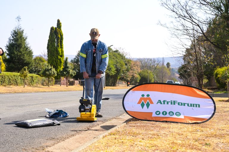 #VulDieGat: AfriForum se nuwe kompakteerder pak Machadodorp se padoppervlak