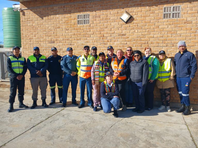 Albertinia-plaaswag help met 13 arrestasies en R8 000 se boetes tydens Oparasie Basadi