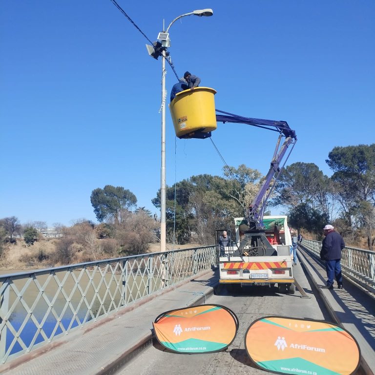 AfriForum-tak installeer sonkragligte by berugte “Robotbrug”