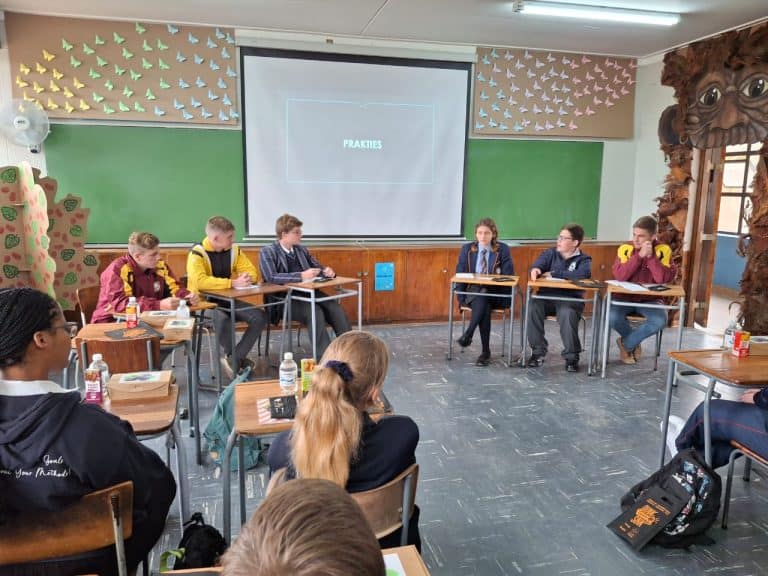 Hoërskool debatteerders van Namibië baat uit Dink of Sink-werkswinkel