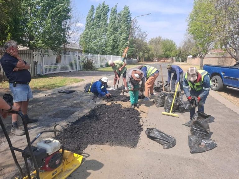 AfriForum se Kroonstad-tak vier Erfenisdag met gemeenskapsprojek