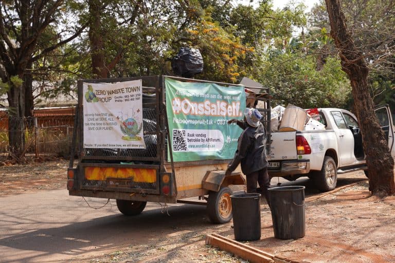 AfriForum se Naboomspruit-tak verwyder vullis in Mookgophong