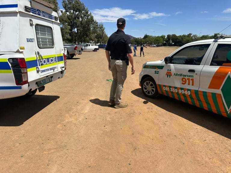 AfriForum pak boewe, blus brande en beveilig buurte in Bloemfontein