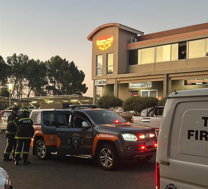 AfriForum Brandweer help om vinnig restaurantbrand te blus