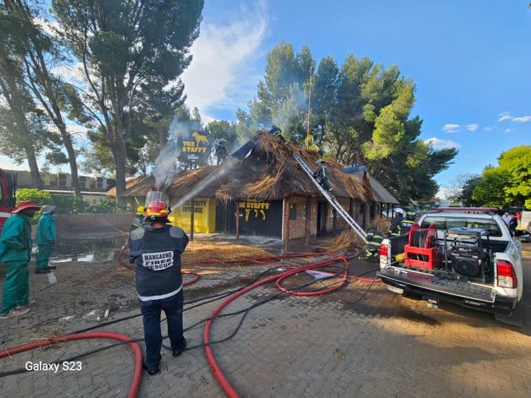 AfriForum Brandweer keer ramp by bekende eetplek in Spitskop